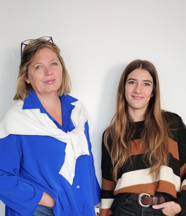 Photo de Caroline la dirigeante et Émilie qui présentent l'accompagnement RH