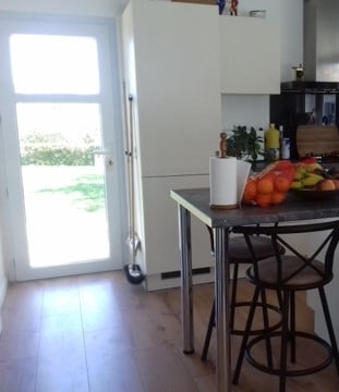 porte blanche en pvc intérieur posée par l'artisan menuisier en Vendée