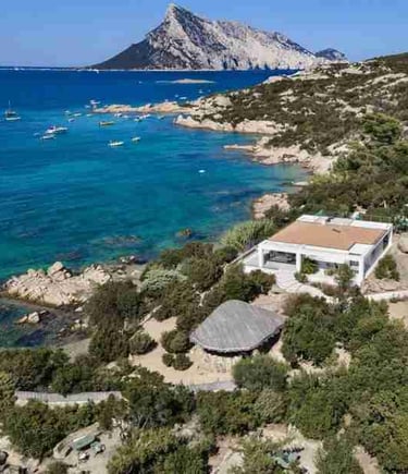 Exclusive villa with pool on holiday organized by Francesco Margaretini Travels Villas & Events