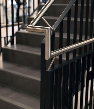 Geländer mit Edelstahlhandlauf