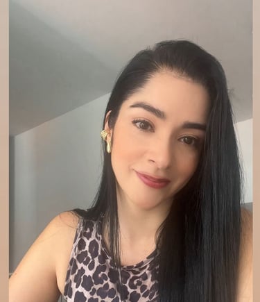 psicologa profesional sonriendo para una foto