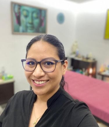 terapeuta holística, masajista, masoterapeuta, reikista, acupunturista