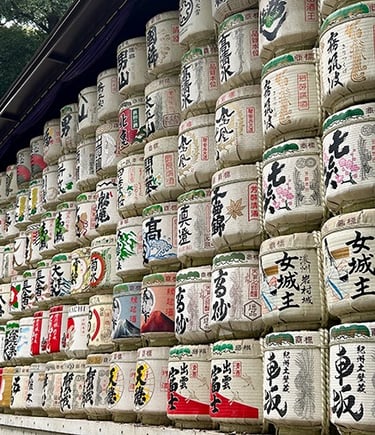 Fût de saké dans l'enceinte du temple Meiji-Jingu