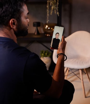 Marisa chatting with an online client 