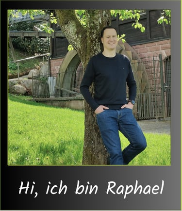 Porträt vom ADHS-Coach – „Hi, ich bin Raphael“ steht unter dem Bild
