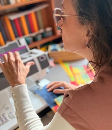 Anne Olgiati, créatrice artisane textile de l'atelier Dès 2mains