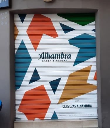 Graffiti en persiana. Para la campaña publicitaria de Cervezas Alhambra (Grupo Mahou).