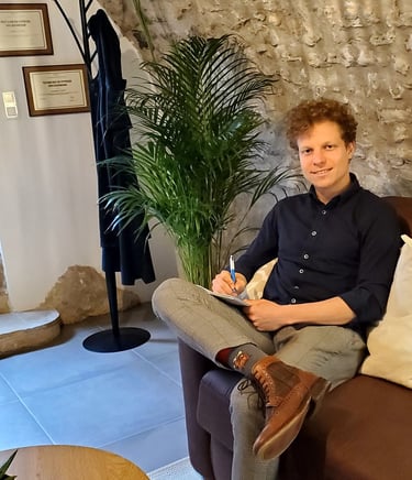 Cabinet d’hypnose de Jonathan Cuinat à Vence, séances individuelles en hypnothérapie