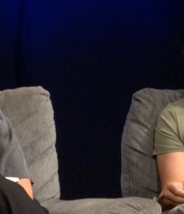 Marta Rueda y Pablo Rueda en imagen de sus podcasts sobre acompañamiento en duelo