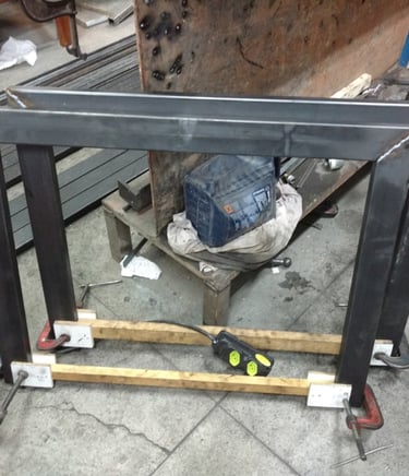 Montagem de peças de metal