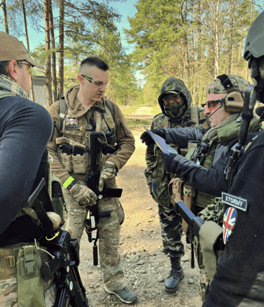 Aktyvios pramogos įmonėms - kariniai rengiai: airsoft/dažasvydis. Strateginiai žaidimai