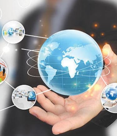 تُستخدم شبكات التخزين SAN لإدارة كميات ضخمة من البيانات داخل المؤسسات، بينما توفر الشبكات السحابية (