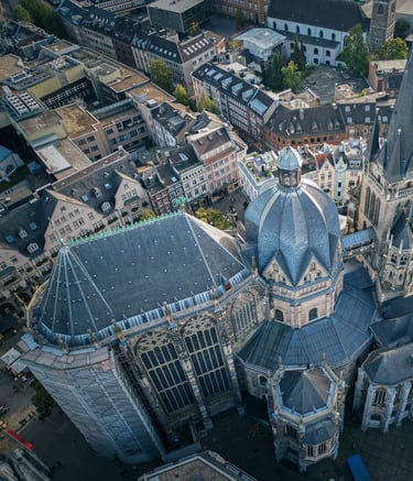 Drohnenbild Aachener Dom, Luftaufnahme des Aachener Dom