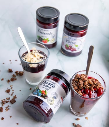 a variety of desserts and desserts in a variety of different flavors UGC