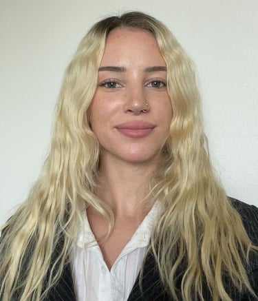 Sarah Golter, founder of SVY TRVL, a female entrepreneur focused on women's travel empowerment