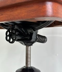 Detalle restauración de mecanismo silla banquero JCC. Tenerife.