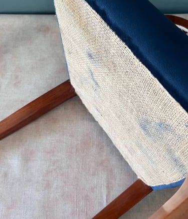Detalle restauración y tapicería silla isabelina canaria con fondo de yute como original. Tenerife.