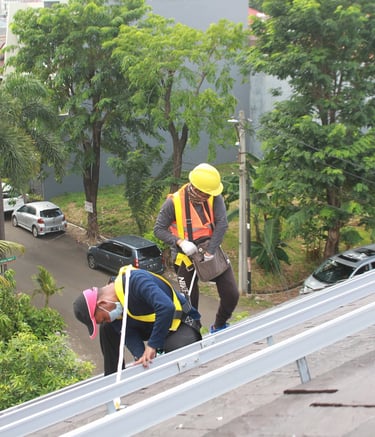 Instalasi PLTS Kelapa Gading