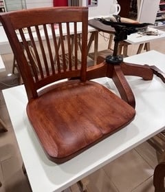 Pre-montaje silla J.C.Co antigua después de restauración. Tenerife.