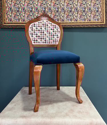 Restauración integral silla isabelina canaria con tapicería en terciopelo y loneta algodón. Tenerife