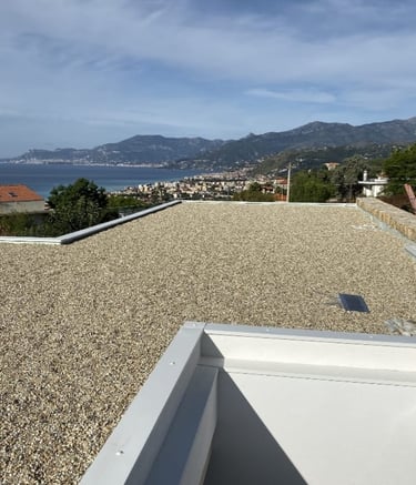 Tetto finito con ghiaia depositata sopra