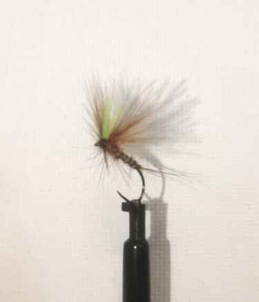 Montage d'une mouche de pêche de type March brown