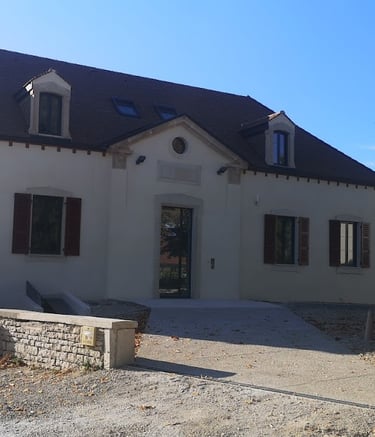 renovation en enduit projeté de la mairie à Chevigny-en-Valière