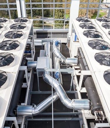 Unidades exteriores de Refrigeración instaladas en cubierta de supermercado