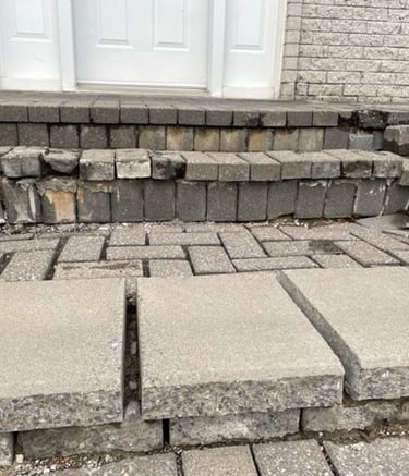 Avant Réparation de pavé uni