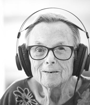 Ecoute réactivée ehpad arc en ciel fondation partage et vie casque personne agée