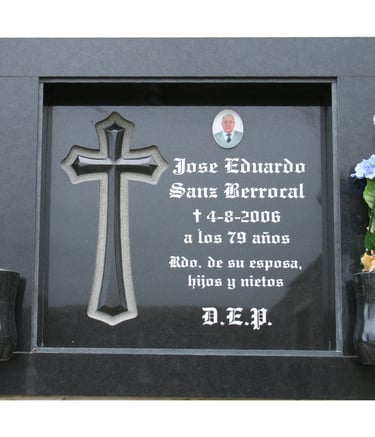 nicho con cruz de mármoles salces