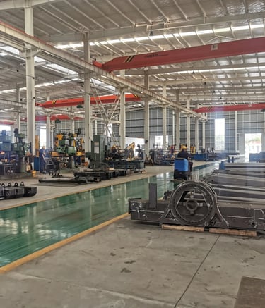 In our Zorylift workshop, we manufacture key components for truck-mounted, telescopic, and knuckle boom cranes.