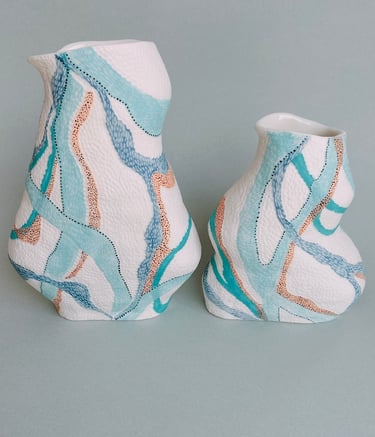 Vases Lignes bleues, 21 cm et 16 cm,  Porcelaine blanche