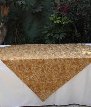 Alquiler de mesas con mantel y sillas