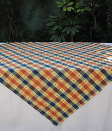 Alquiler de mesas con mantel y sillas