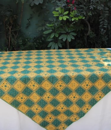 Alquiler de mesas con mantel y sillas