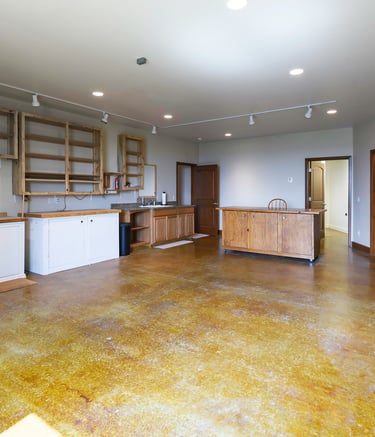 a kitchen with a large kitchen and a stove
