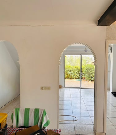 Renovació integral d'interiors: Lluminositat recuperada al Carrer Escorpera, Portocolom
