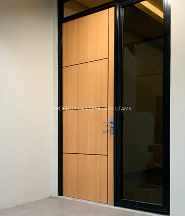 Pintu SWP (Solid Wood Panel) lapisan HPL untuk pintu utama rumah tinggal