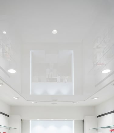 neu-Hochglanz-Spanndecke-Apotheke-Referenzen-2025-INFabe