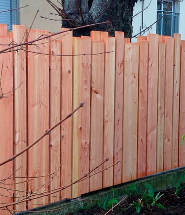 Cloture en planches verticales en douglas