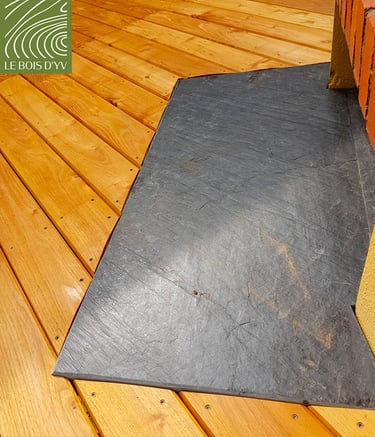 terrasse bois en robinier avec inclusion de pierre