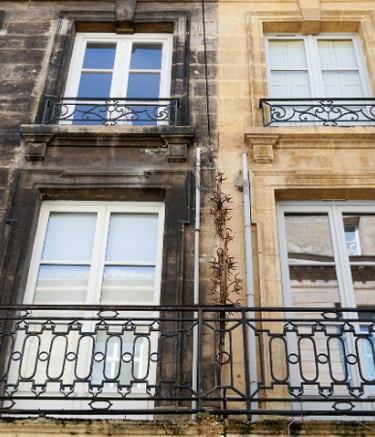 Différence entre une façade sale et nettoyer