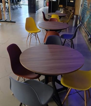 Comedor de herrería con madera