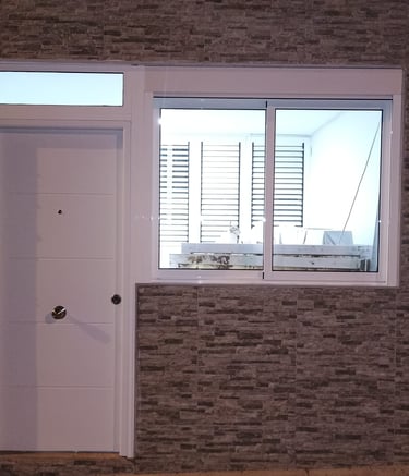 Instalación de Puerta y Ventanas de Aluminio en Vivienda 