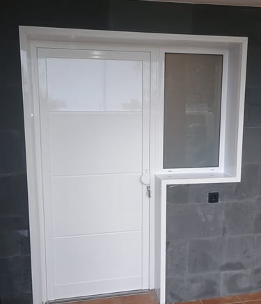 Instalación de Puerta y Ventanas de Aluminio en Vivienda 