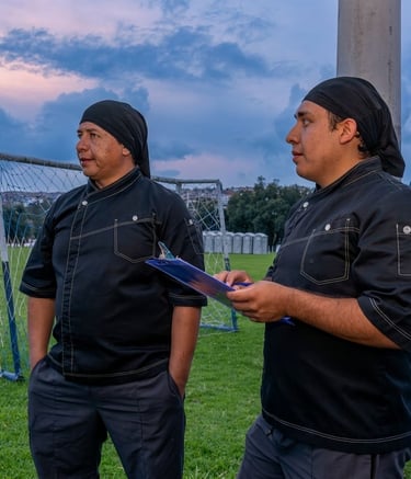 hefs profesionales de Thechefcatering coordinando logística de servicios gastronómicos en exteriores
