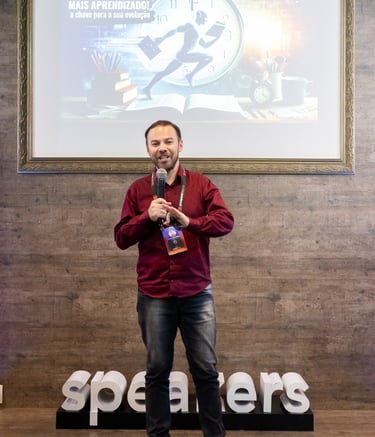 Cleidson Gonçalves em uma palestra sobre gestçao do tempo e produtividade