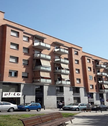 Reforma estructural y mejora estética de la fachada para una comunidad de vecinos en Barcelona