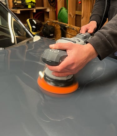 polissage carrosserie voiture avec suppression des micro-rayures sur une Mazda mx5